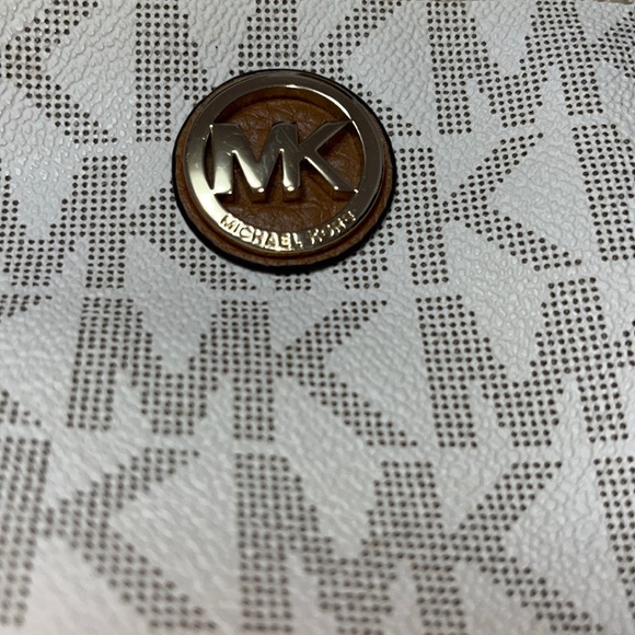 Michael Kors Fulton Vanilla Crossbody - Picture 5 of 7